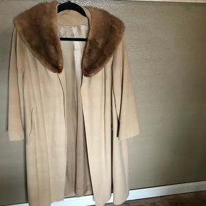 100% cashmere tan coat with fur collar